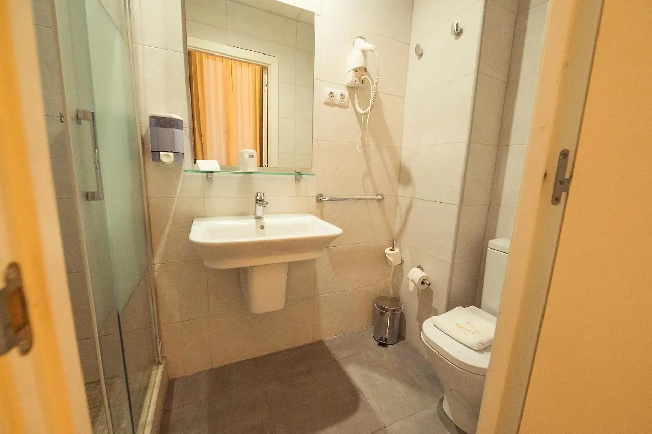 Hostal Live Natura Barcelona (Adults Only)