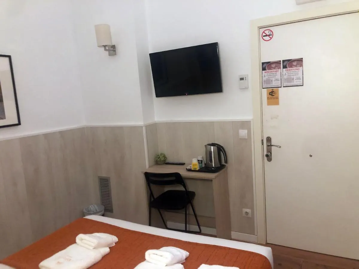 Hostal Live Natura Barcelona (Adults Only)