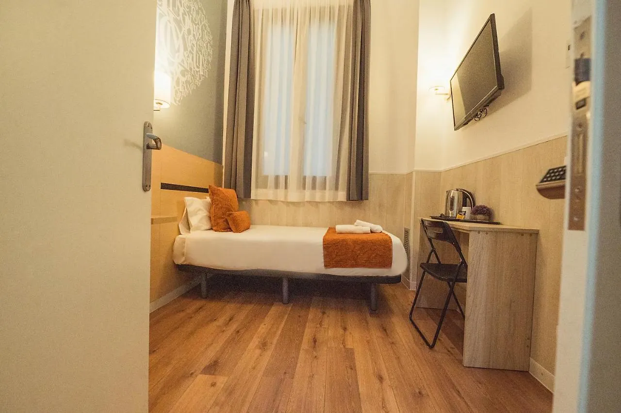 Hostal Live Natura Barcelona (Adults Only) 2*,  Hiszpania