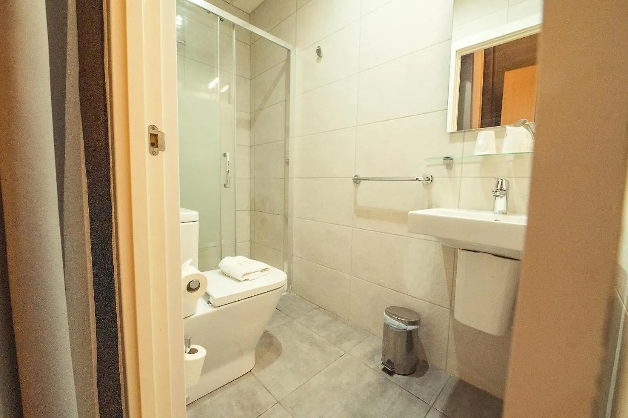 Hostal Live Natura Barcelona (Adults Only) 2*,